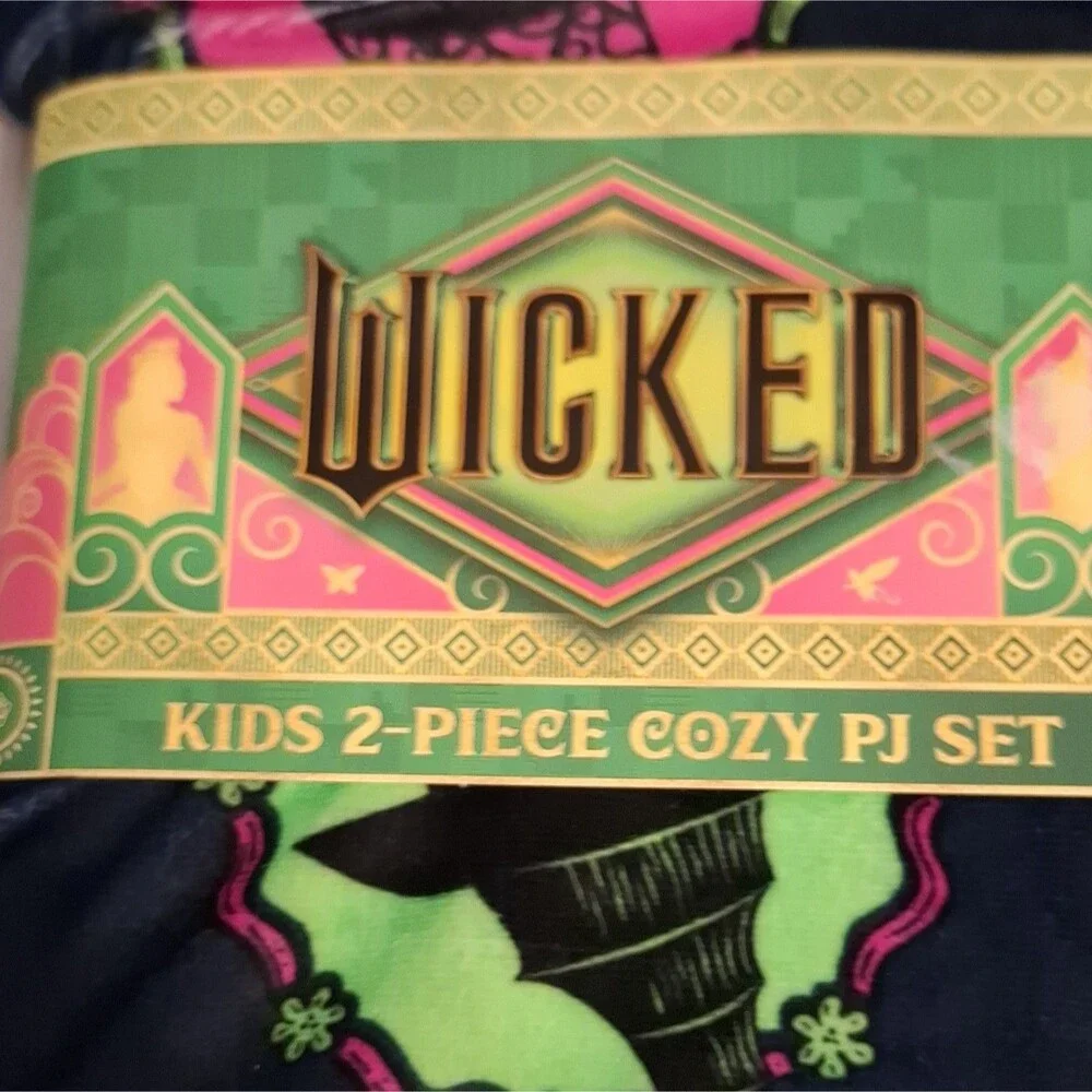 Wicked Girls 2pc Pajama Set Sz 8 Flame Resistant Velour LS Elphaba Glinda Cozy